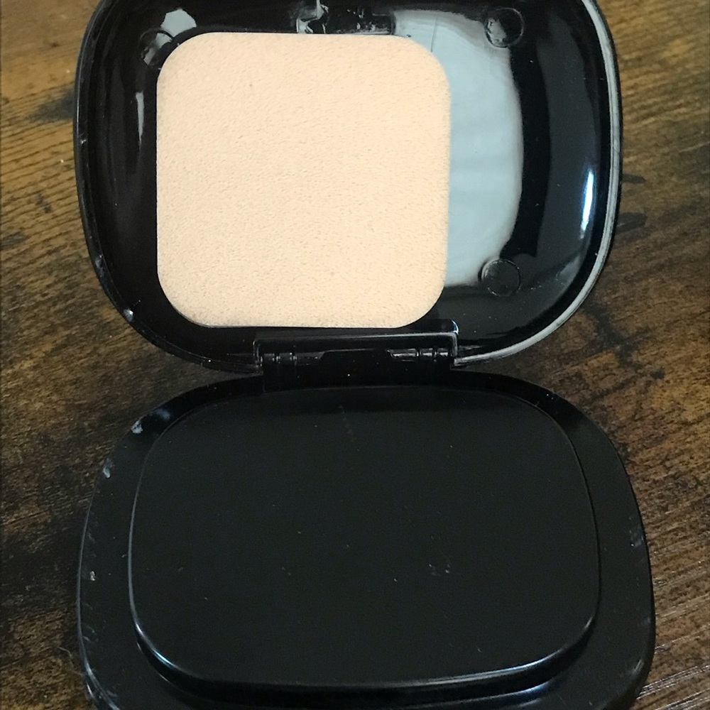 Powder Cake Compact - White Pressed Powder - Picture 3 of 6